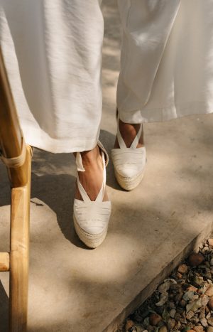 Amelia Toun en Blanc