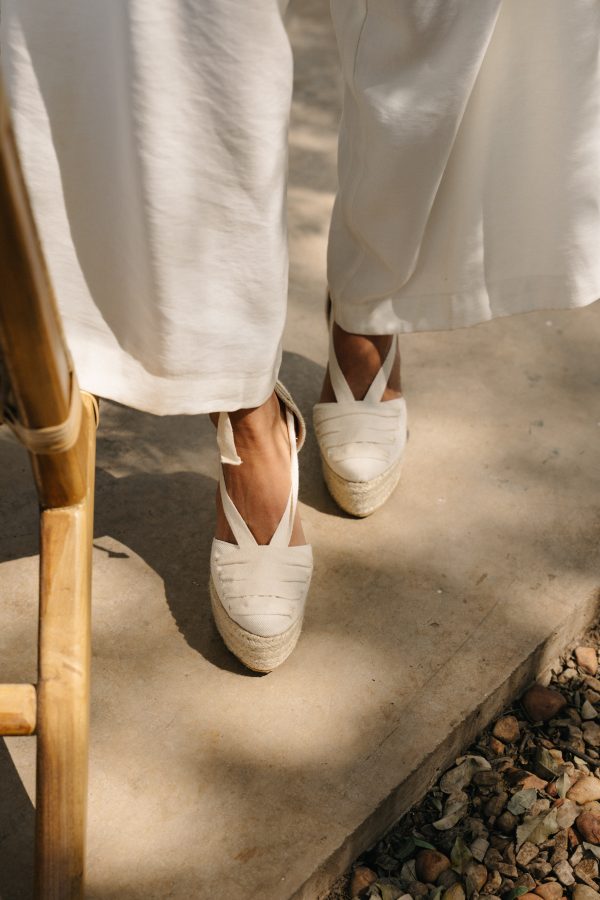 Amelia Toun en Blanc